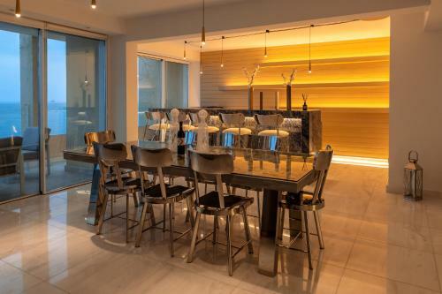 Luxurious Sea Front Three Bedroom Apartment