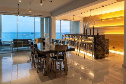 Luxurious Sea Front Three Bedroom Apartment
