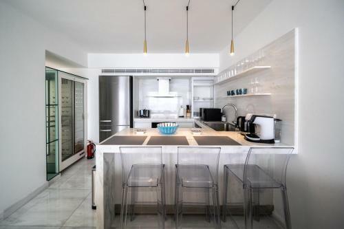Luxurious Sea Front Three Bedroom Apartment