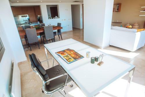 Apartamento Amathus Suite With Sea View