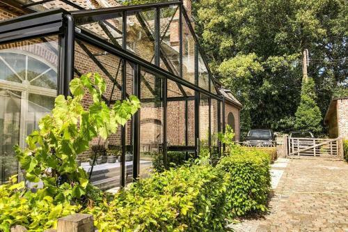 Gastenhuis Prachtige Historische Vierkant Hoeve