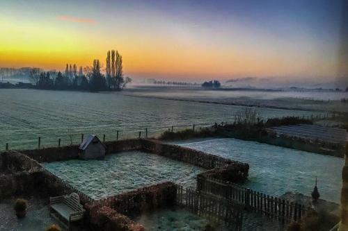 Gastenhuis Prachtige Historische Vierkant Hoeve