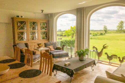 Gastenhuis Prachtige Historische Vierkant Hoeve