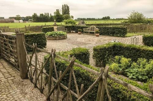 Gastenhuis Prachtige Historische Vierkant Hoeve