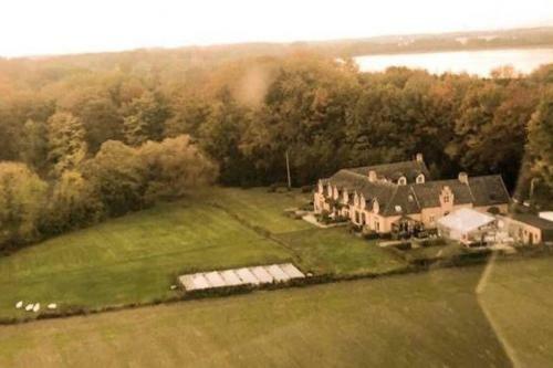 Gastenhuis Prachtige Historische Vierkant Hoeve