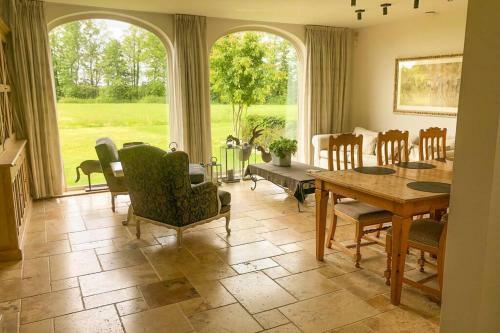 Gastenhuis Prachtige Historische Vierkant Hoeve