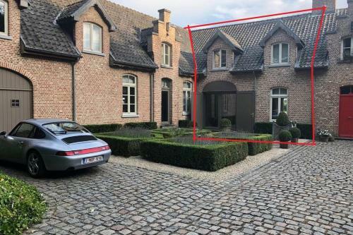 Gastenhuis Prachtige Historische Vierkant Hoeve