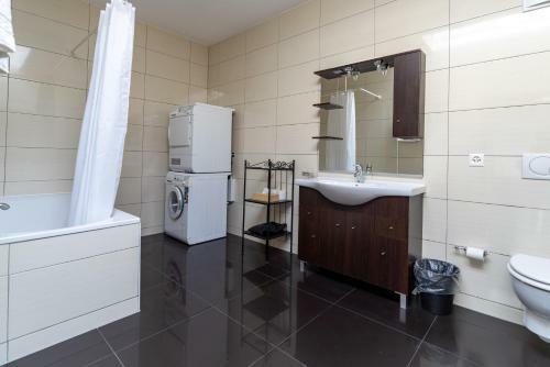 Hine Adon Aparthotel