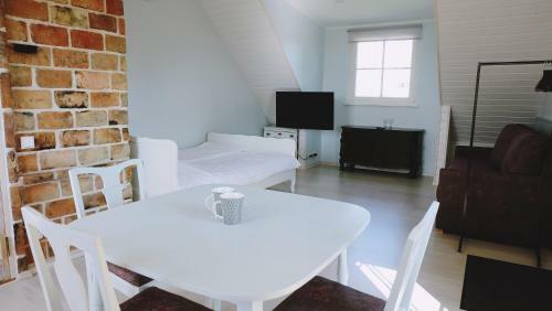 �htu Apartments