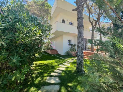 Beachfront Villa In Qerret Beach With A Private Pool
