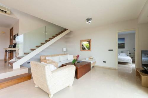 Villa With Heated Pool Access In Luxury Golf Resort