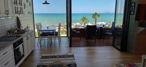 Luxury Beach Apartment In Qerret
