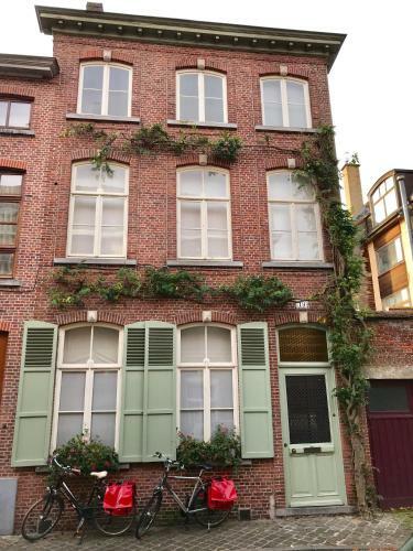 B&B West