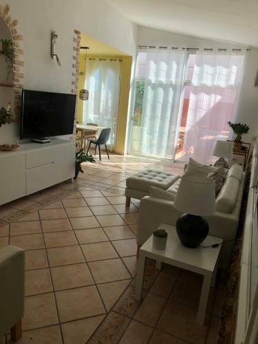 Incre�ble Casa Con Piscina Privada Y Jacuzzi