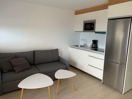 White And Quiet! Refurbished Seaview Apartment
