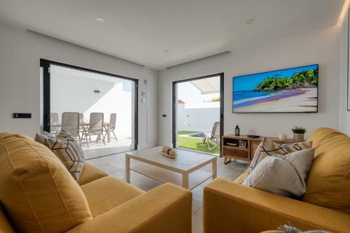 Fully Refurbished House In 2022 - Private Heated Pool - Gran Canaria Stays
