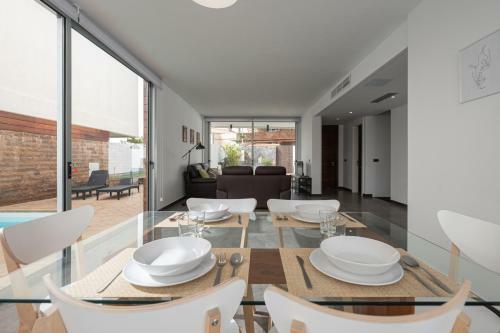 Modern 2br Villa Private Pool And Parking