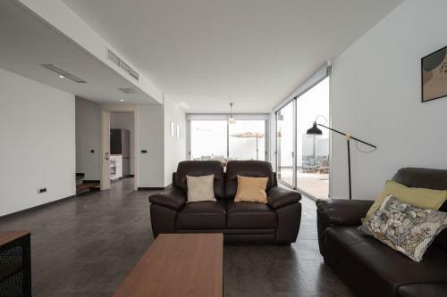 Modern 2br Villa Private Pool And Parking