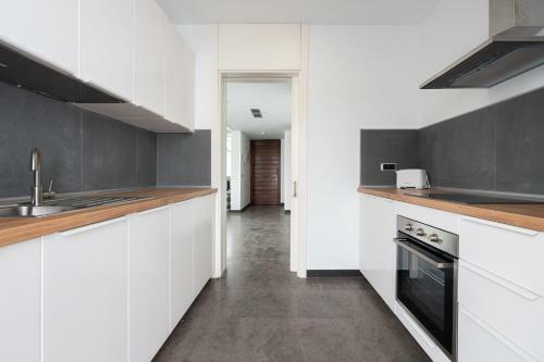 Modern 2br Villa Private Pool And Parking