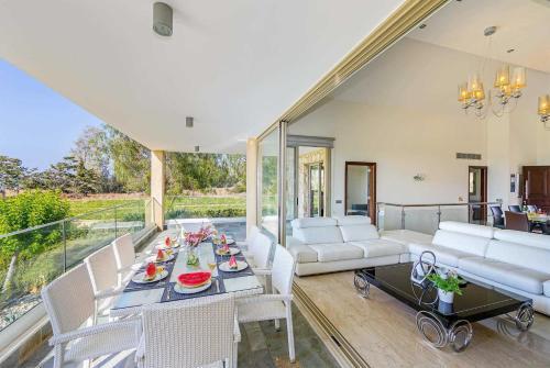 Harmonia Beach Villa