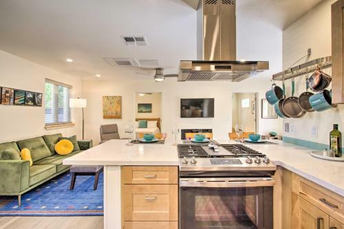 Old Town Cottonwood Cottage With Mod Interior!