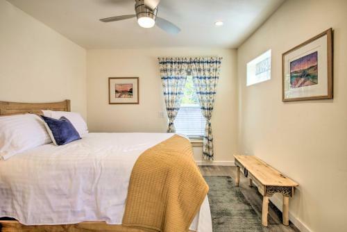 Old Town Cottonwood Cottage With Mod Interior!