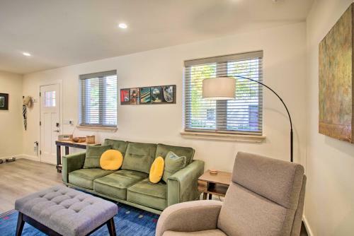 Old Town Cottonwood Cottage With Mod Interior!