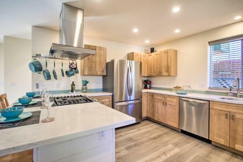 Old Town Cottonwood Cottage With Mod Interior!