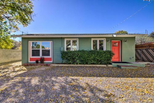 Old Town Cottonwood Cottage With Mod Interior!