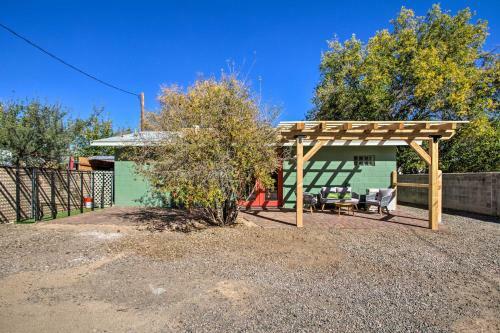 Old Town Cottonwood Cottage With Mod Interior!