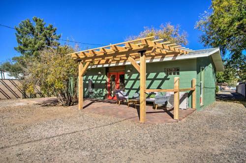 Old Town Cottonwood Cottage With Mod Interior!