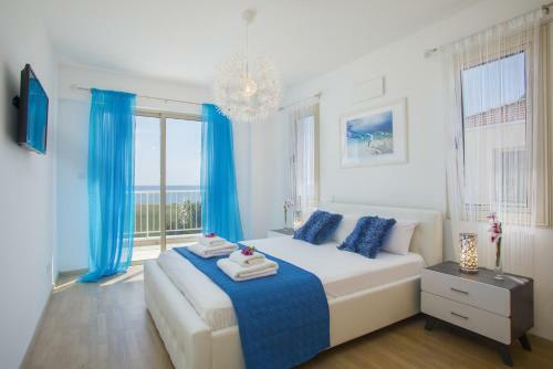 Picture Renting Your 5 Star Beachfront Villa, Larnaca Villa 1395