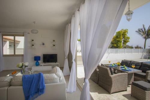 Picture Renting Your 5 Star Beachfront Villa, Larnaca Villa 1395