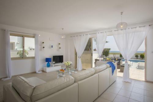 Picture Renting Your 5 Star Beachfront Villa, Larnaca Villa 1395