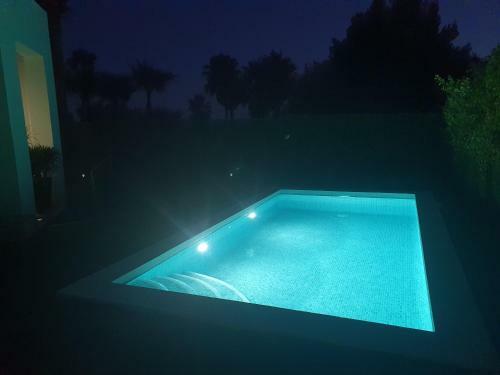 Villa De Lujo Con Piscina En Campo De Golf