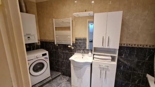 Classy Apartment At European Quarter