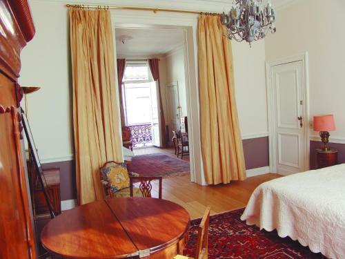 Hostal Louise Chatelain Suites