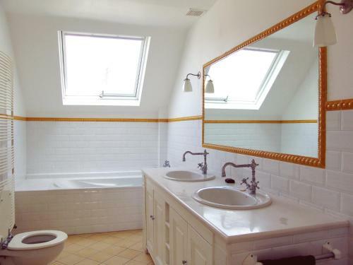Hostal Louise Chatelain Suites