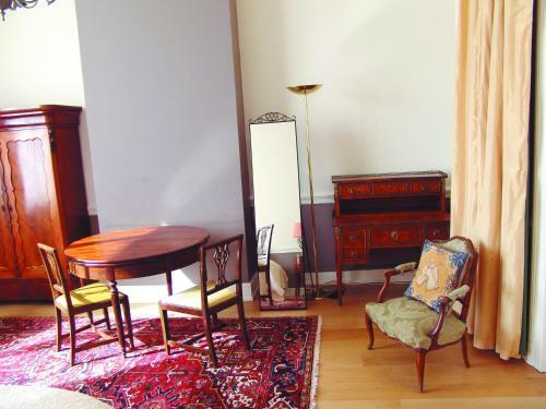 Hostal Louise Chatelain Suites