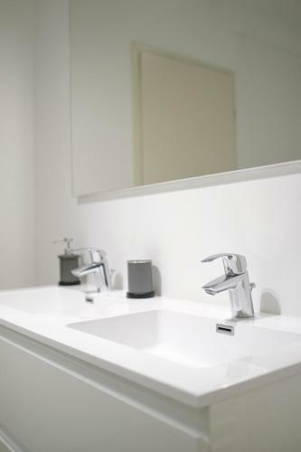 Ilot Sacre Apartments