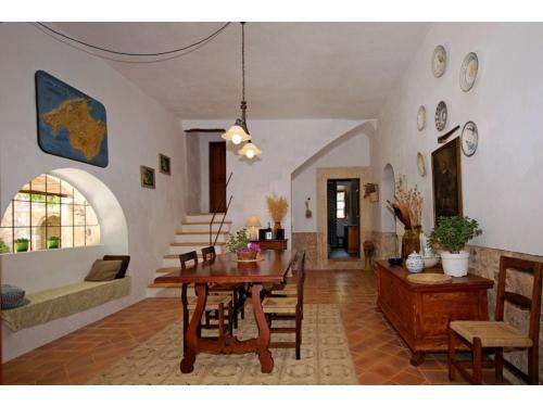 Beautiful Newly Renovated Rustic Country House With Pool