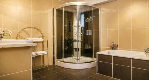 Charming Duplex Apartment In Trendy Area