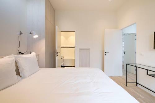 Fabulous Apartments In Ch�telain Area