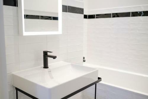 Fabulous Apartments In Ch�telain Area