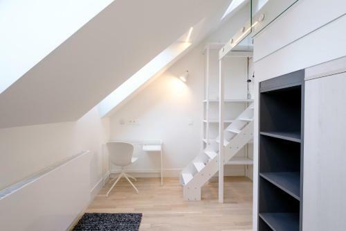 Fabulous Apartments In Ch�telain Area