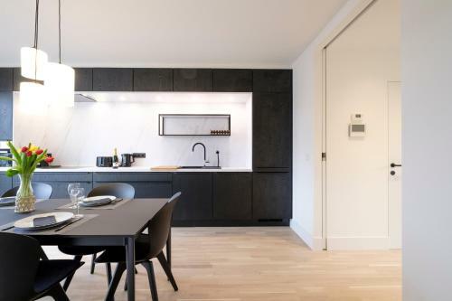 Fabulous Apartments In Ch�telain Area