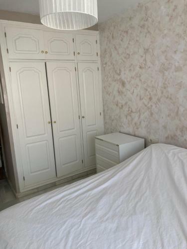 Central Apartment Walking Distance To The Beach
