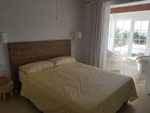 Villa En Primera Linea De Mar Cerca De Binibeca