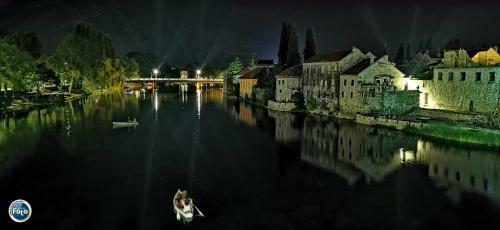 Hostal River House Castello