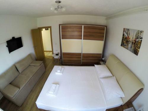 Apartmani Budim?i?
